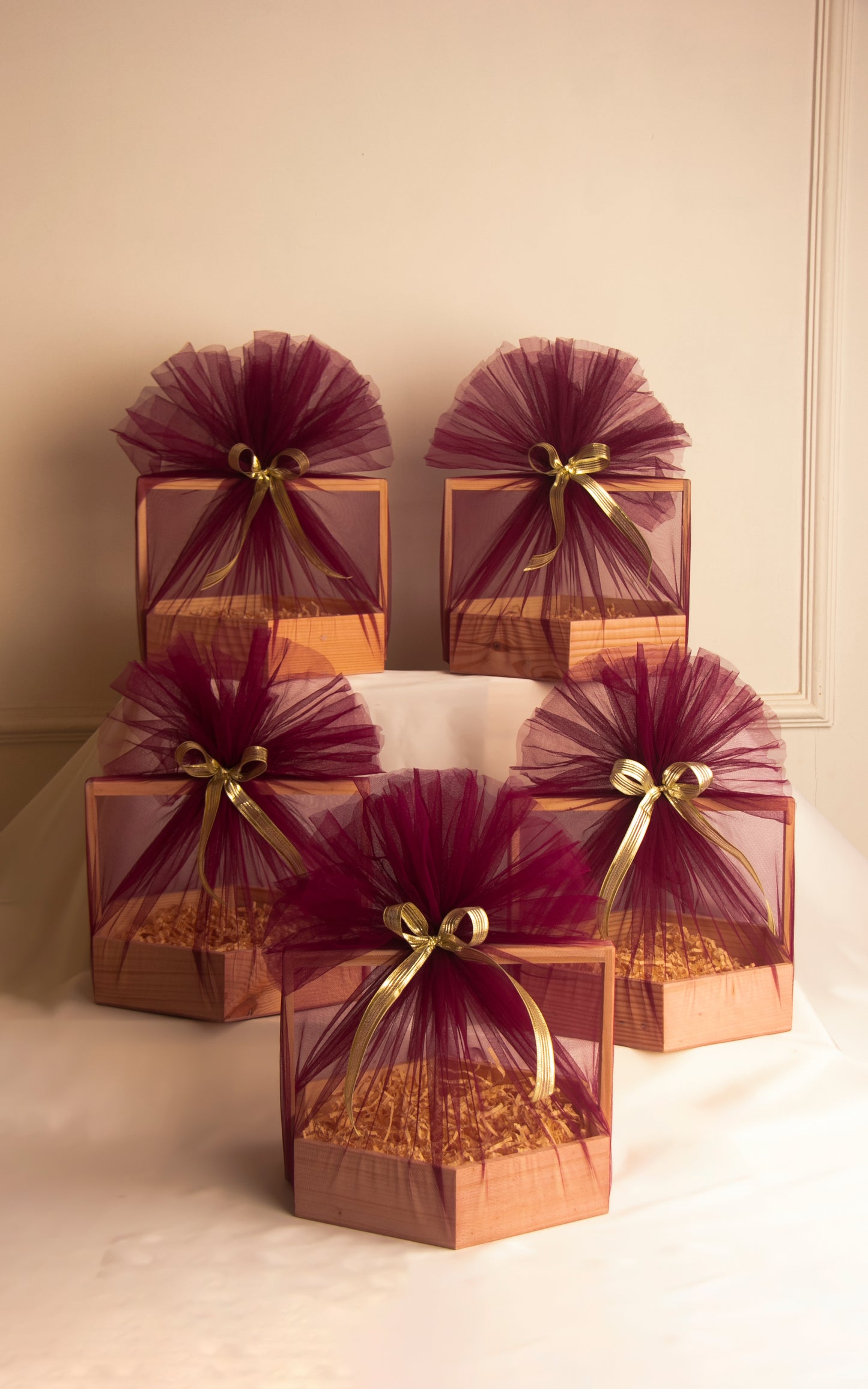 Pinewood Hexagon Basket - 10 Inch with Paper Shredder, Net, Ribbon & Paper Tag - Pack of 5