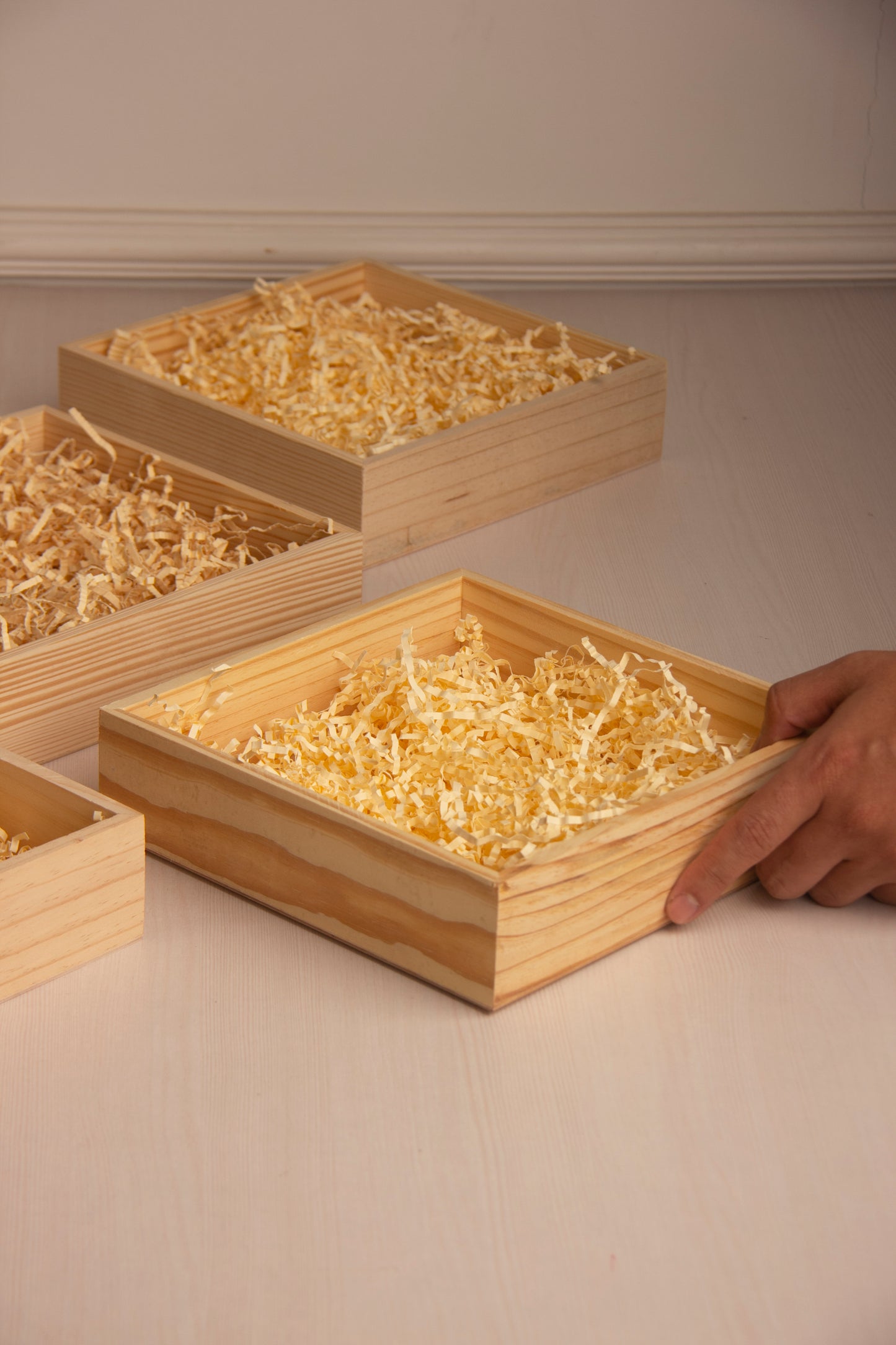 Pinewood Square Tray – 9 Inches with Paper Shredder (Pack of 1)
