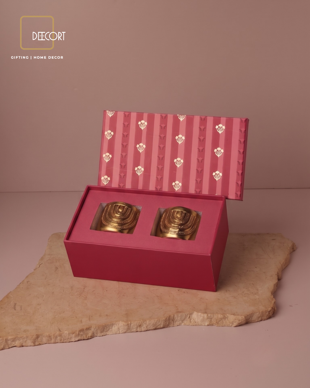 Set of 2 Urban Gold Jasmine-Scented Candles with Wax Flowers – Elegant Festive Gift Set (Gift Box Included)